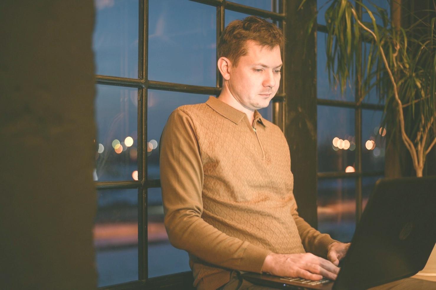 Verschillende casino games op een moderne smartphone interface